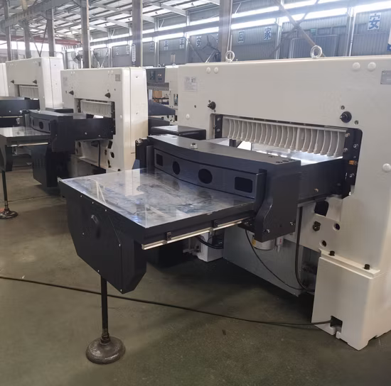 産業用自動断裁機プログラム制御紙ギロチンカッター (92K)